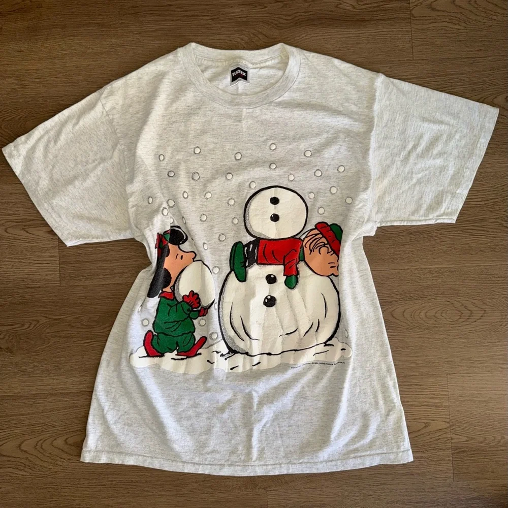 Vintage Peanuts Charlie Brown Holiday Building Snowman T-Shirt Tultex Size Large